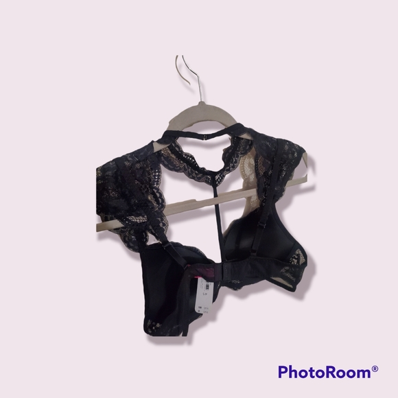 Lace Bra with a chocker detail - Picture 3 of 5